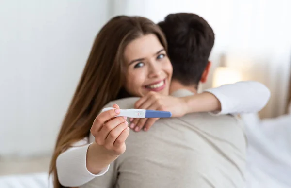 Bir kadın, kürtaj sonrası tekrar gebe kalmayı düşünüyor.